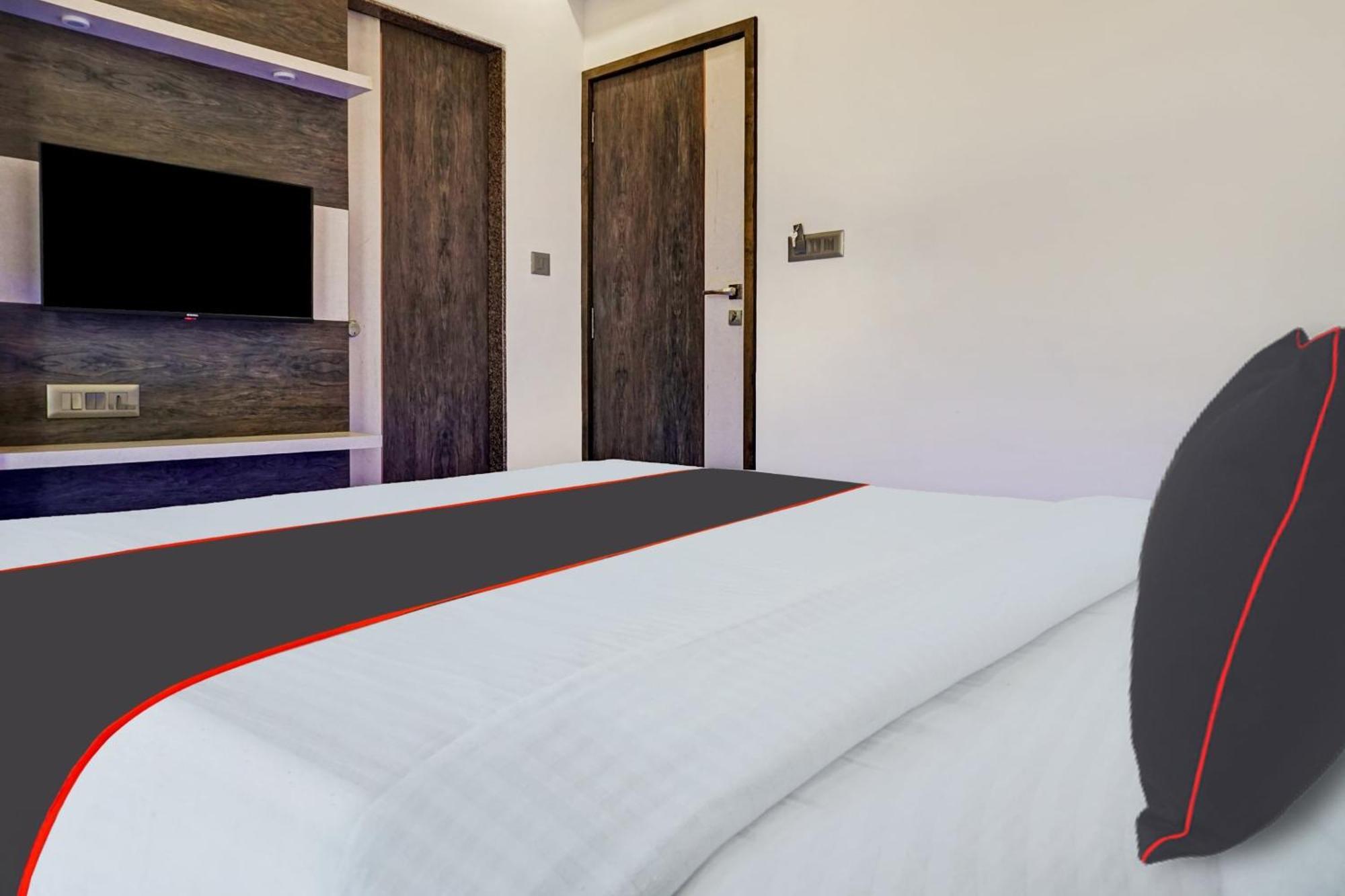 Super Townhouse Poona Royal Hotel Pimpri-Chinchwad Exterior foto